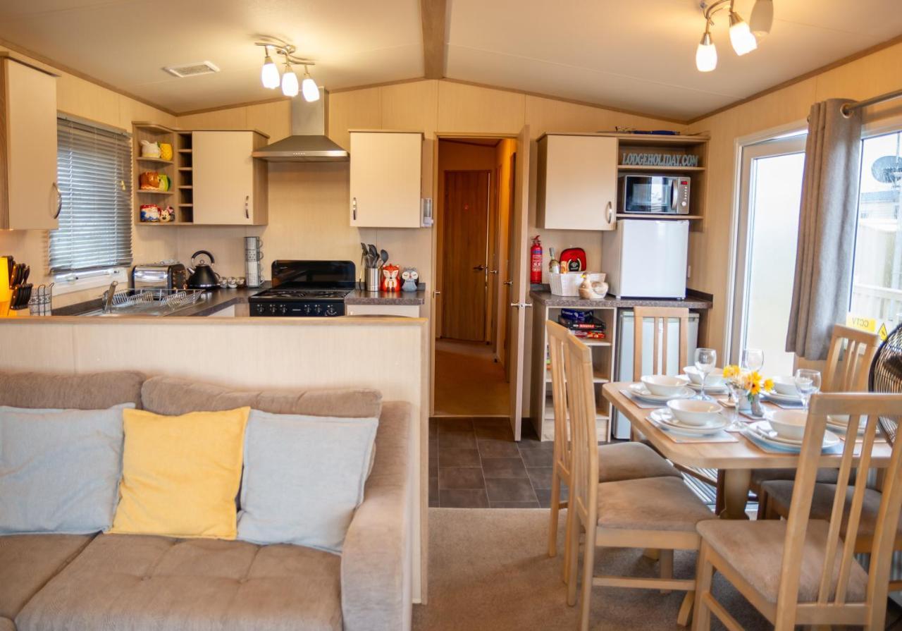 Luxury Lancaster Lodge - The Best Hot Tub Getaway! Таттершелл Екстер'єр фото