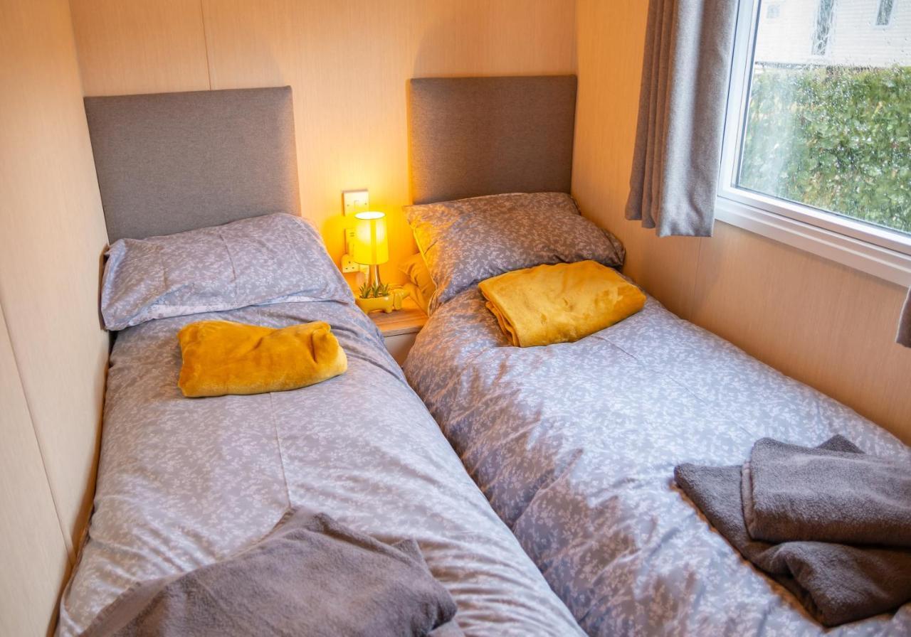 Luxury Lancaster Lodge - The Best Hot Tub Getaway! Таттершелл Екстер'єр фото