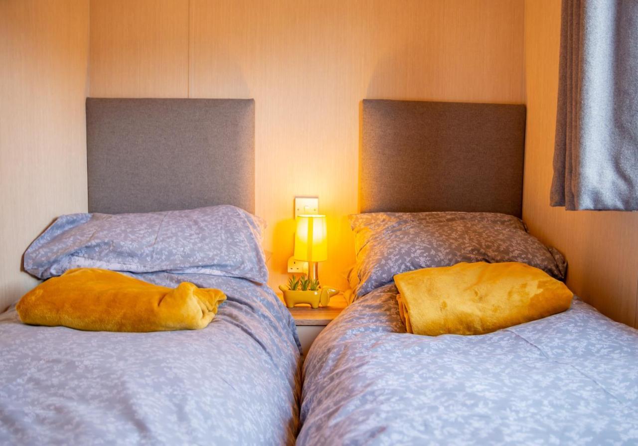 Luxury Lancaster Lodge - The Best Hot Tub Getaway! Таттершелл Екстер'єр фото