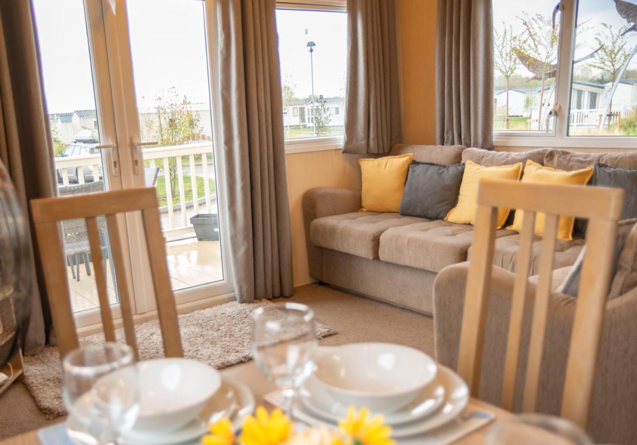 Luxury Lancaster Lodge - The Best Hot Tub Getaway! Таттершелл Екстер'єр фото