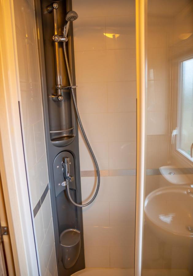 Luxury Lancaster Lodge - The Best Hot Tub Getaway! Таттершелл Екстер'єр фото