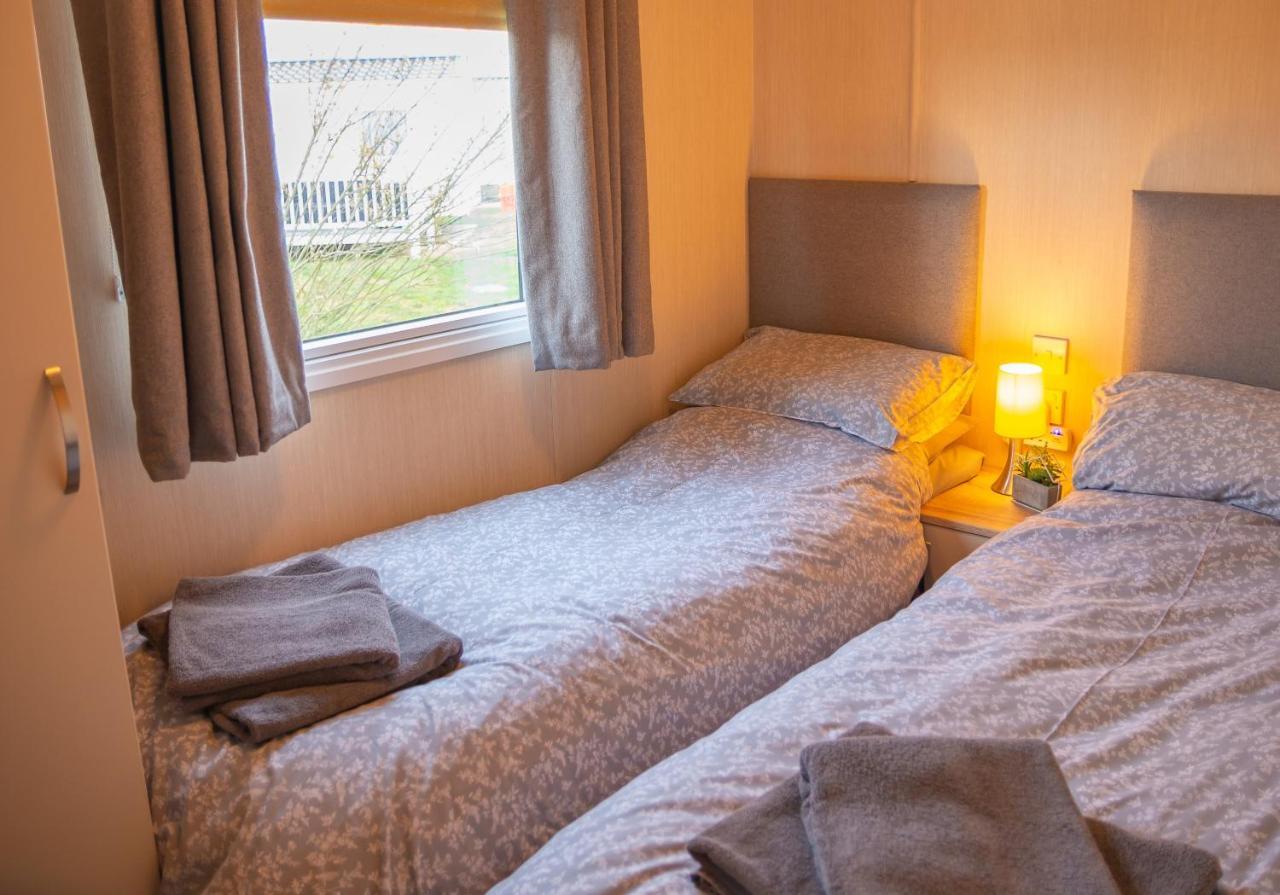 Luxury Lancaster Lodge - The Best Hot Tub Getaway! Таттершелл Екстер'єр фото