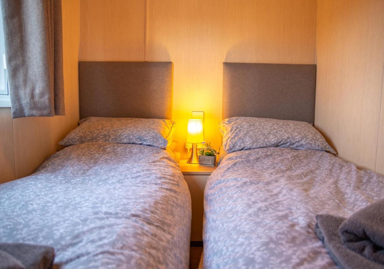 Luxury Lancaster Lodge - The Best Hot Tub Getaway! Таттершелл Екстер'єр фото