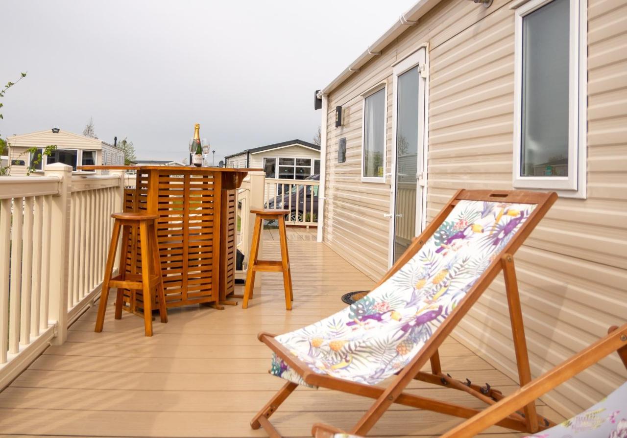 Luxury Lancaster Lodge - The Best Hot Tub Getaway! Таттершелл Екстер'єр фото